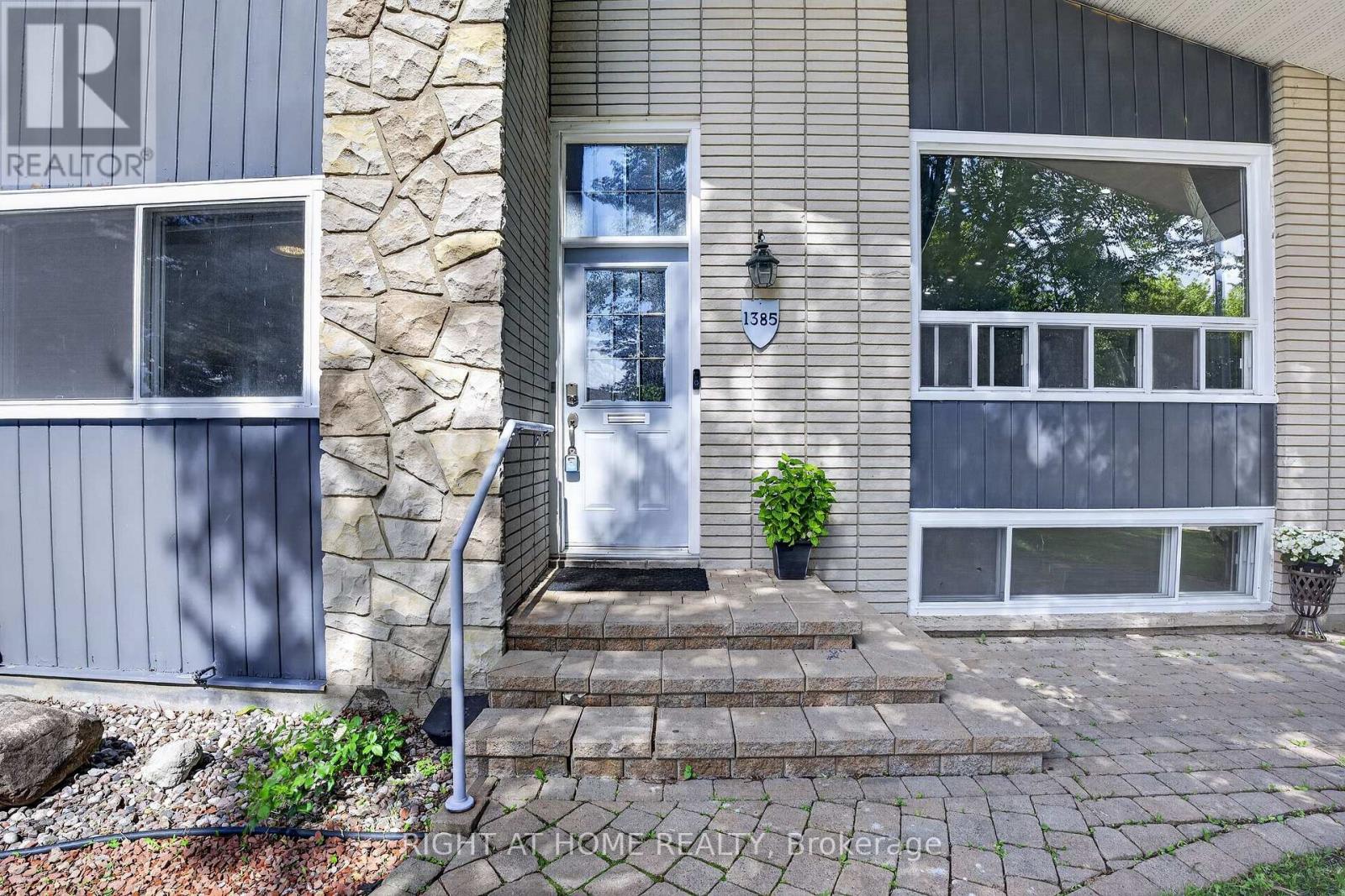 1385 Chartrand Avenue, Ottawa, Ontario  K1E 1H9 - Photo 2 - X13581772