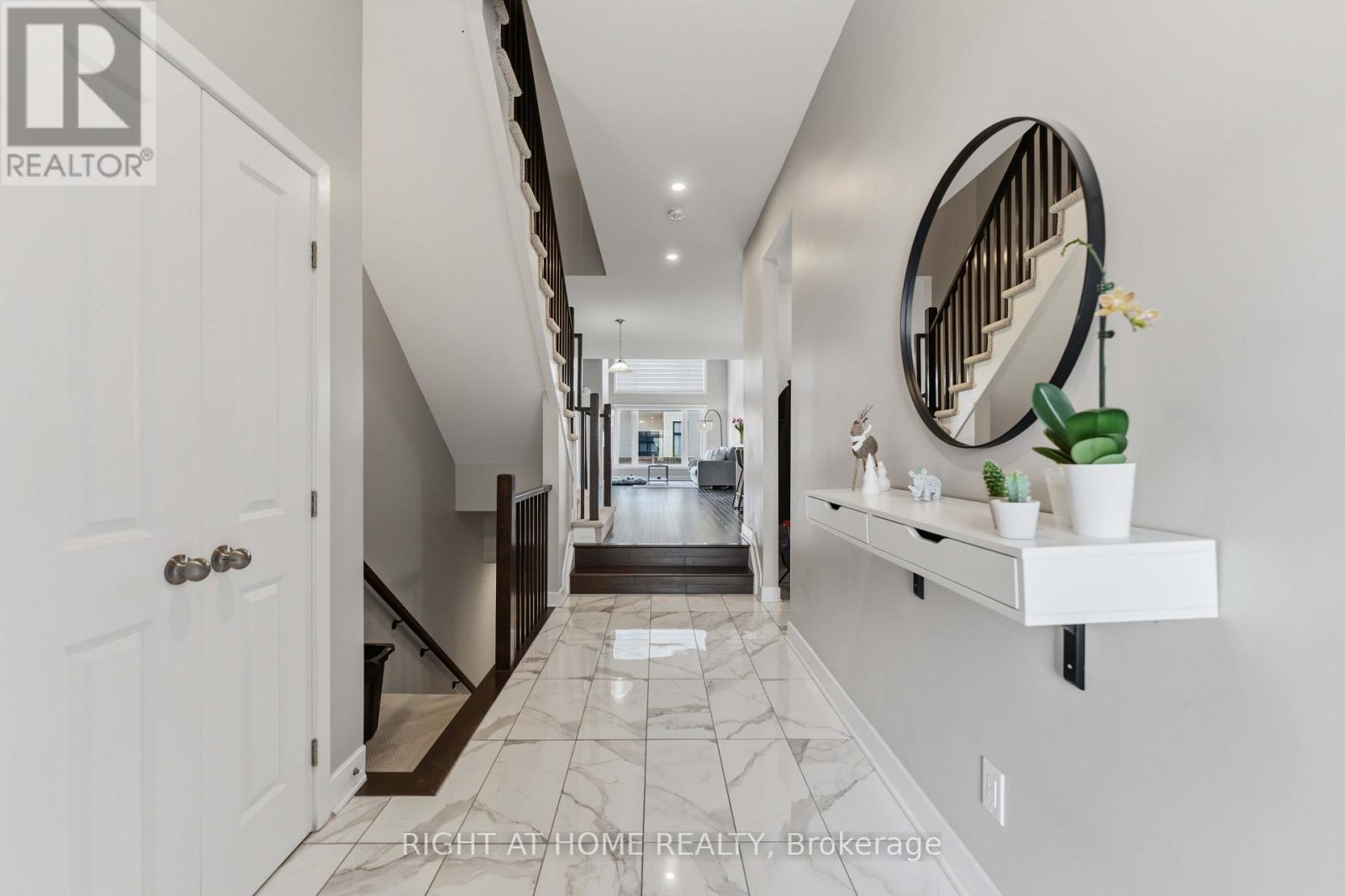 424 Markdale Terrace S, Ottawa, Ontario  K1X 0B2 - Photo 2 - X13610364