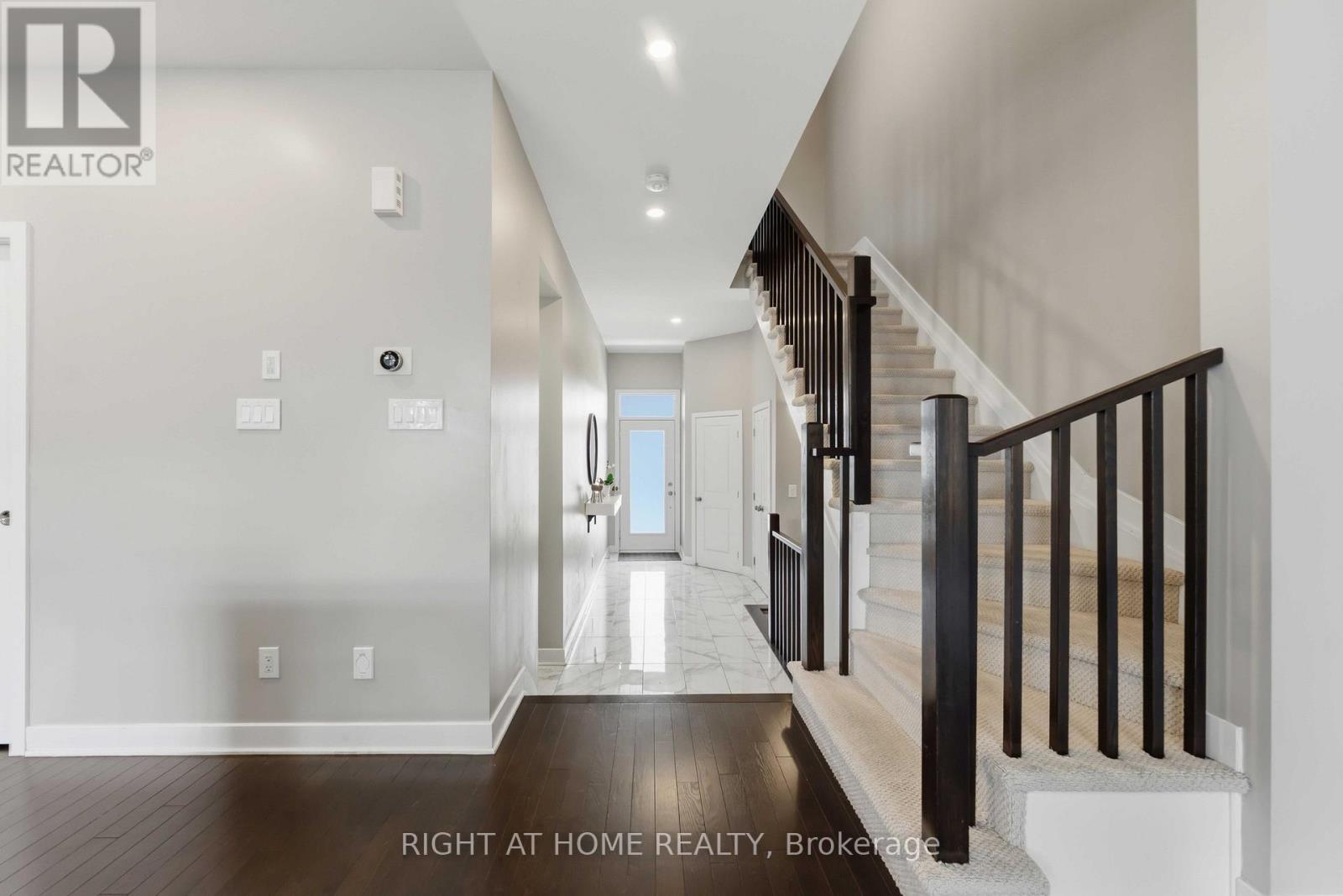 424 Markdale Terrace S, Ottawa, Ontario  K1X 0B2 - Photo 3 - X13610364