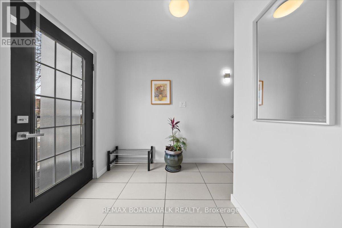 154 Duford Street, Ottawa, Ontario  K1L 6Z7 - Photo 2 - X13673724
