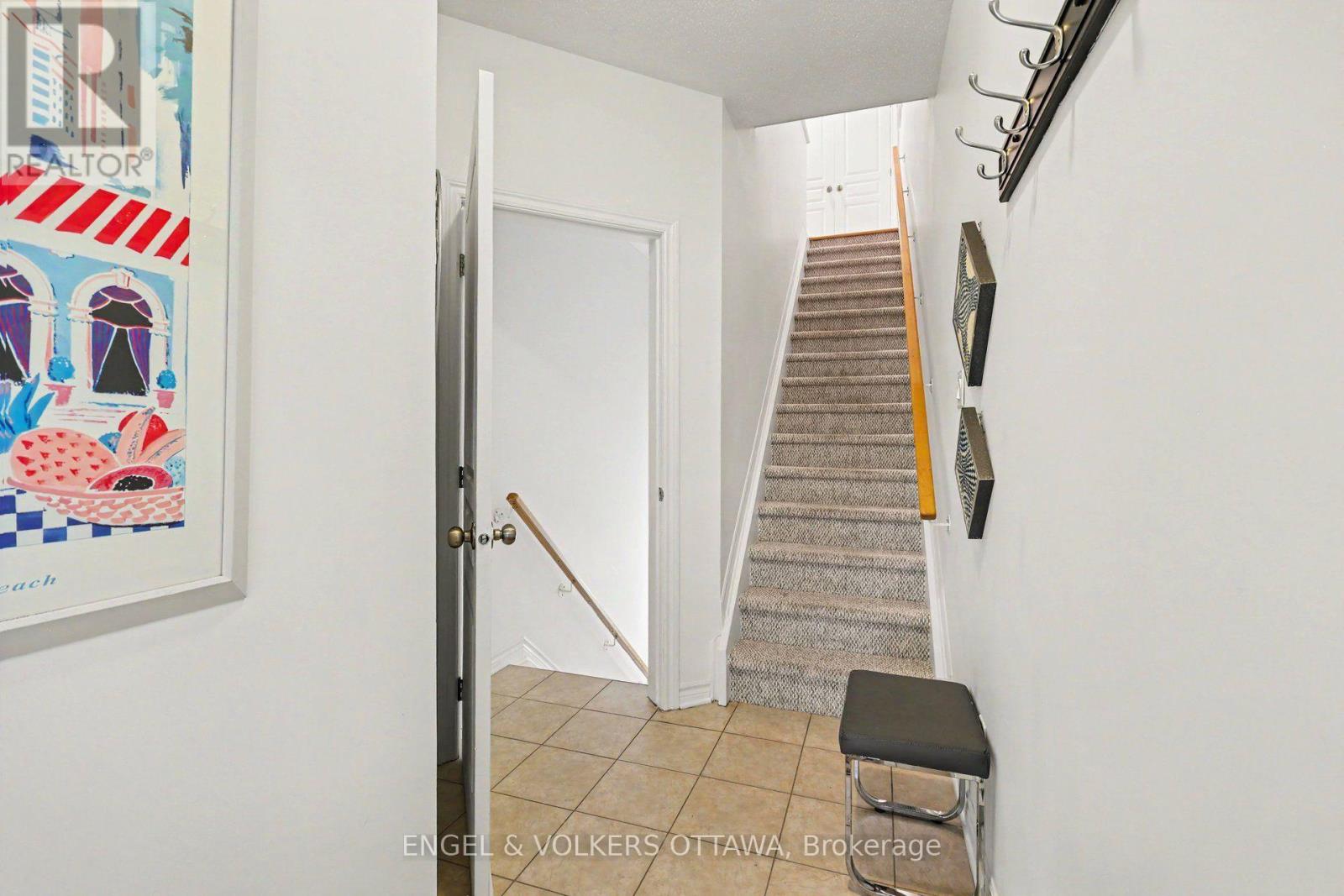 53 Hawkstone Gate, Ottawa, Ontario  K2K 0A3 - Photo 4 - X13674112