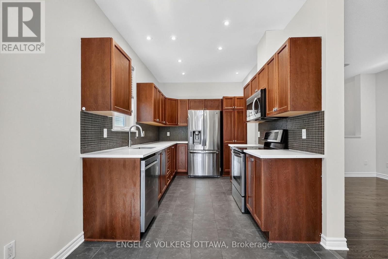 120 Spartina Street, Ottawa, Ontario  K1T 0G6 - Photo 10 - X13823004
