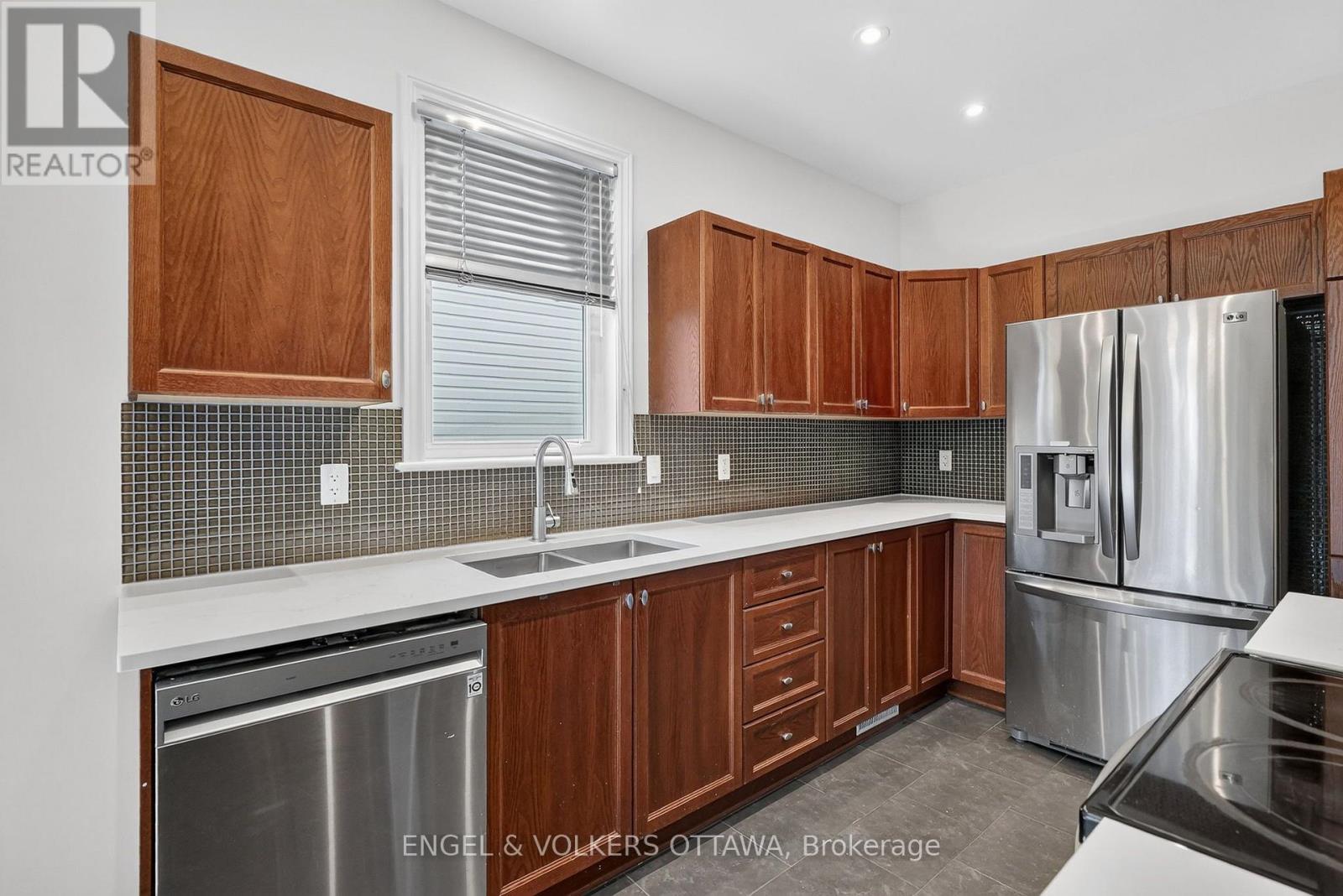 120 Spartina Street, Ottawa, Ontario  K1T 0G6 - Photo 12 - X13823004