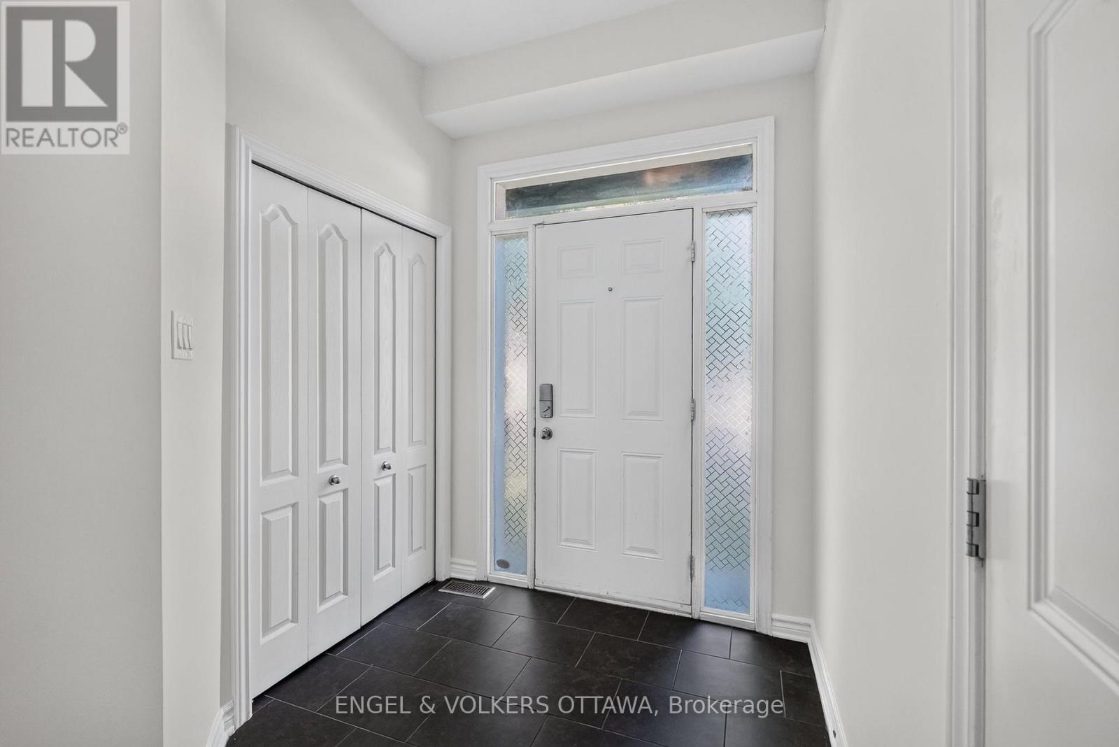 120 Spartina Street, Ottawa, Ontario  K1T 0G6 - Photo 4 - X13823004