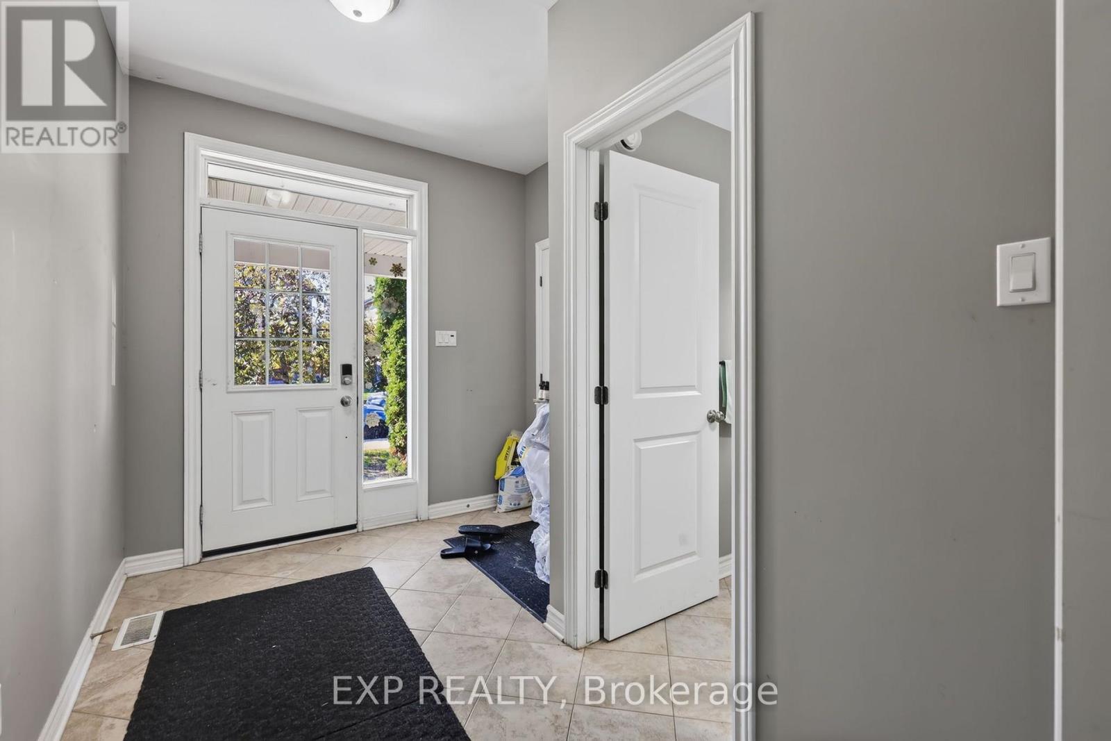 632 Willowmere Way, Ottawa, Ontario  K1T 0K2 - Photo 3 - X13828018
