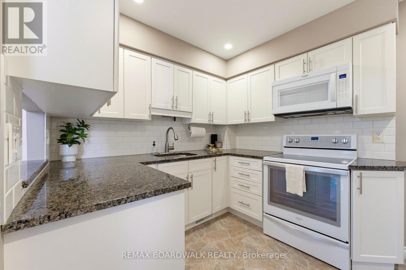 13 - 32a Black Forest Lane, Ottawa, Ontario  K2H 5C8 - Photo 5 - X13837274