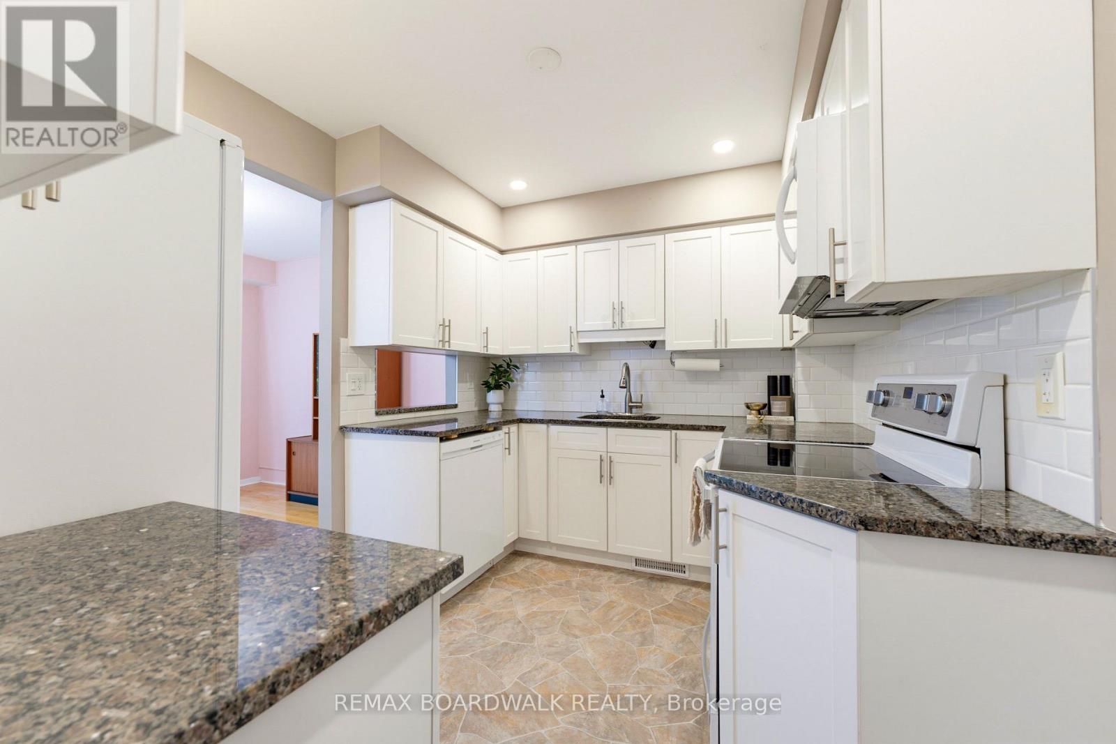 13 - 32a Black Forest Lane, Ottawa, Ontario  K2H 5C8 - Photo 6 - X13837274